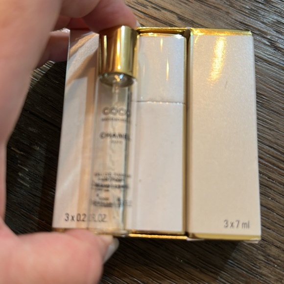 Empty bottles of  with bag CHANEL Coco Mademoiselle Travel Set - Gold and White - Picture 3 of 6